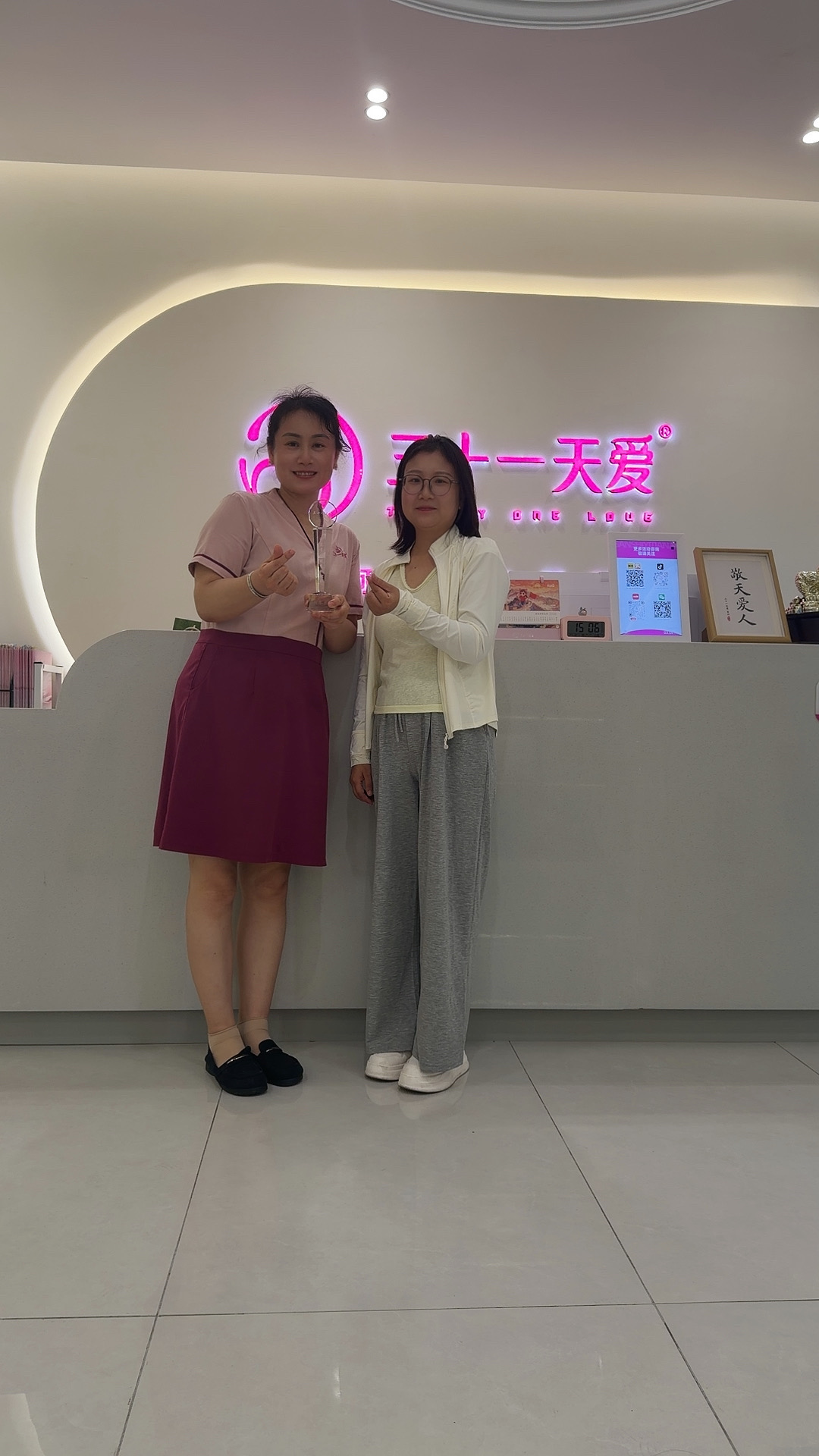 一枚奖杯背后的信任|三十一天爱产后恢复中心章丘店顾客故事